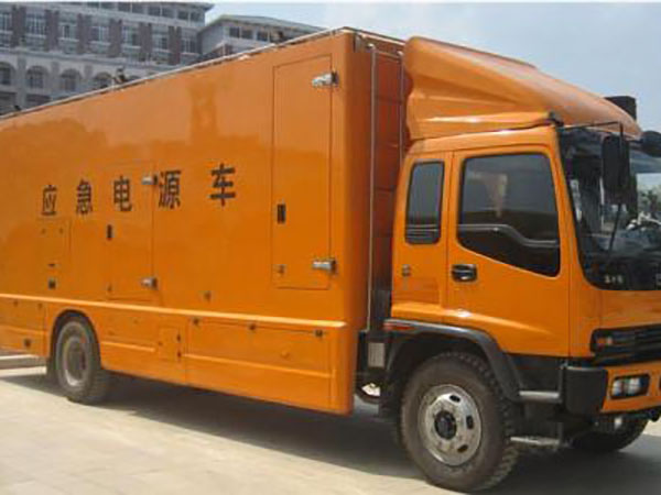 灵武冬季柴油发电机启动前，如何检查燃油系统中的积水？